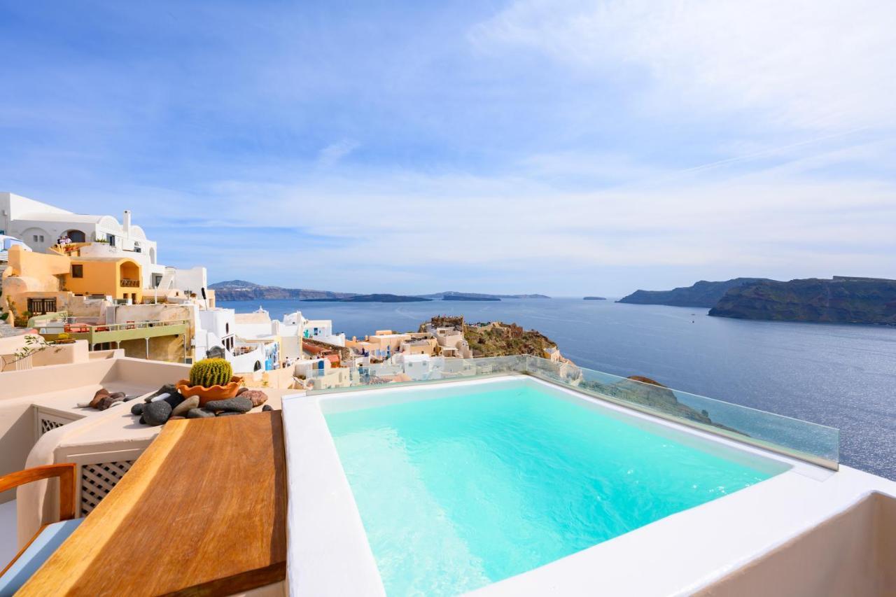 Nano * Oia